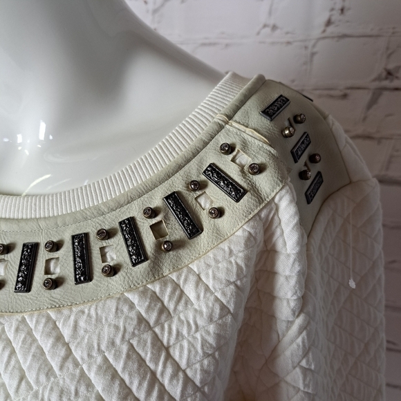 𝅺MAISON Scotch Quilted Embellished Neck Sweater - Picture 5 of 16